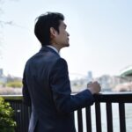 多忙なビジネスマンを襲う秋のメンタル不調の原因をお教えします。